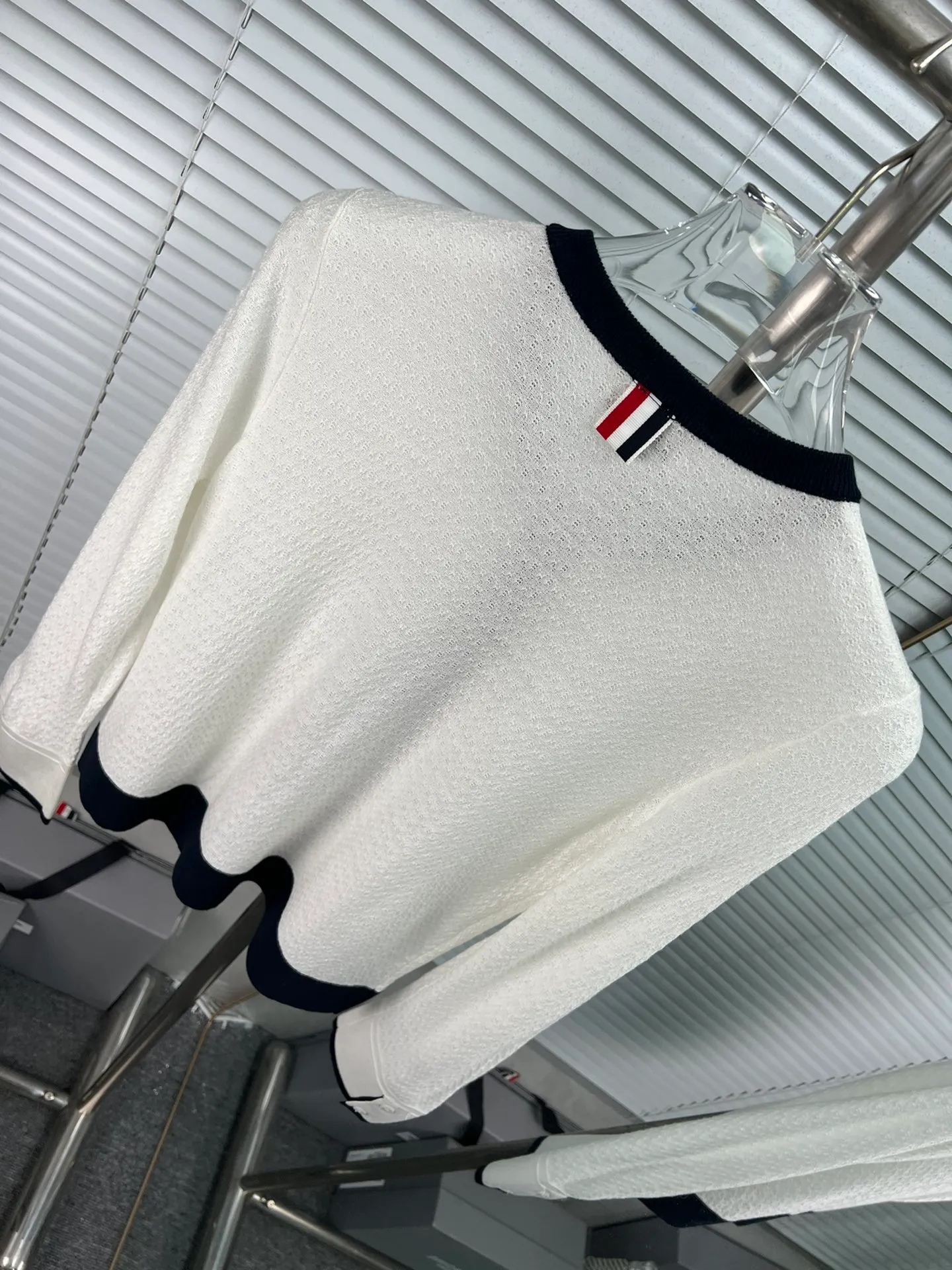 THOM BROWNE 📍𝐒𝐢𝐳𝐞Size：0.1.2(S.M.L) ：White Navy Blue 📍𝐃𝐞𝐭𝐚𝐢𝐥 ：TB Series，BI V ~ hin ， ， ~ ， ~ ， ， ， ，～ !